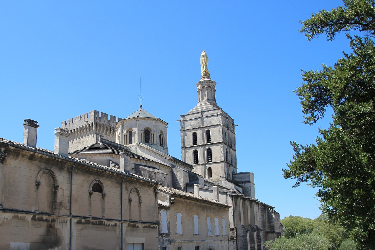 How to Be an Eco-Friendly Tourist in France’s Avignon